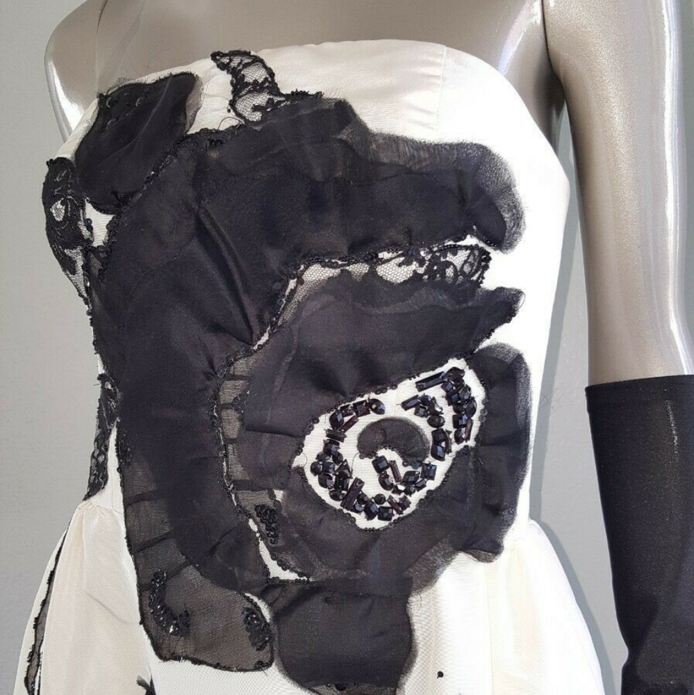 ●*$14,615 OSCAR DE LA RENTA WHITE BLACK BIG FLOWER SILK RUNWAY GOWN US 6 - Picture 11 of 12